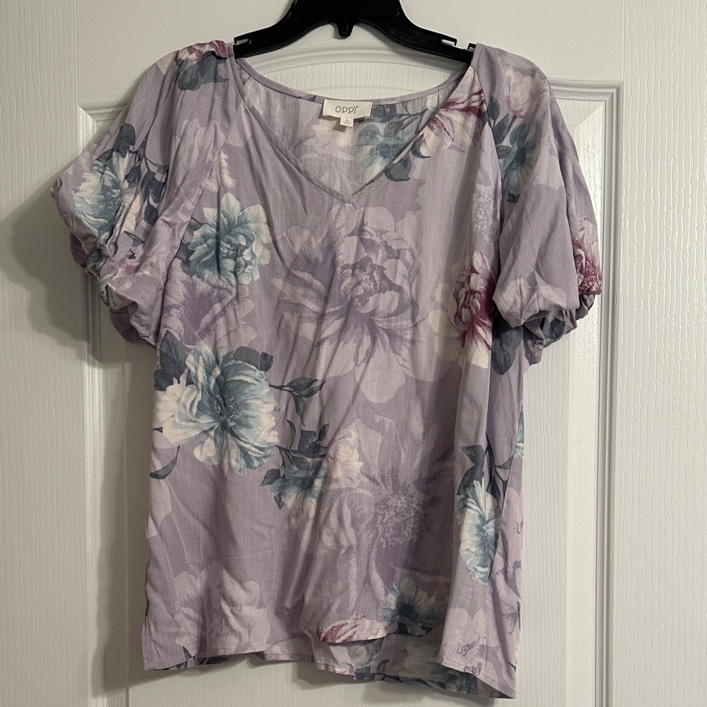 Oddy Blouse with Puff Sleeves